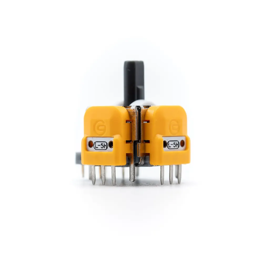 Стик с датчиком Холла GINFULL для DualSense PS5, 1 шт. Стик с датчиком Холла GINFULL для DualSense PS5, 1 шт. — изображение 3